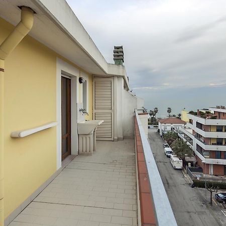 Palazzo Giallo Alba Adriatica Exterior photo