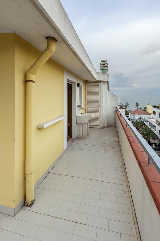 Palazzo Giallo Alba Adriatica Exterior photo